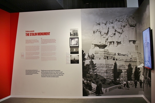 a photo of a Stalin Monument in a museum