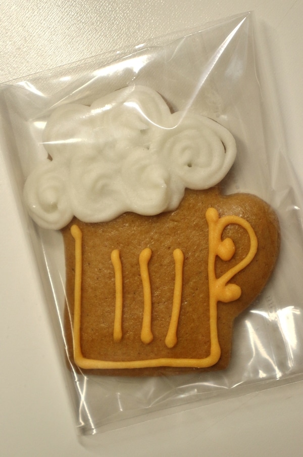 a gingerbread cookie shaped like a mug of beer
