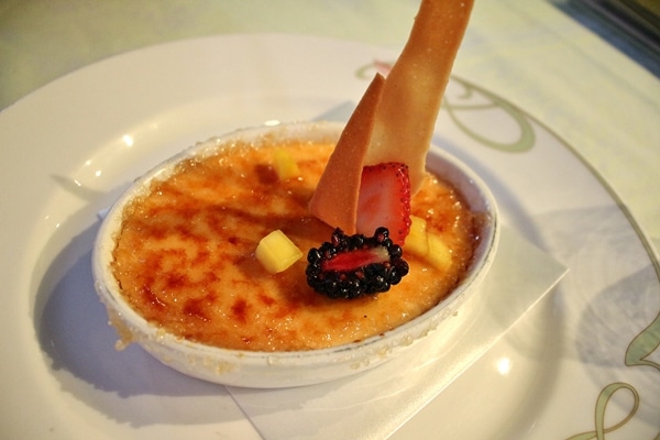 creme brulee with fruit on top