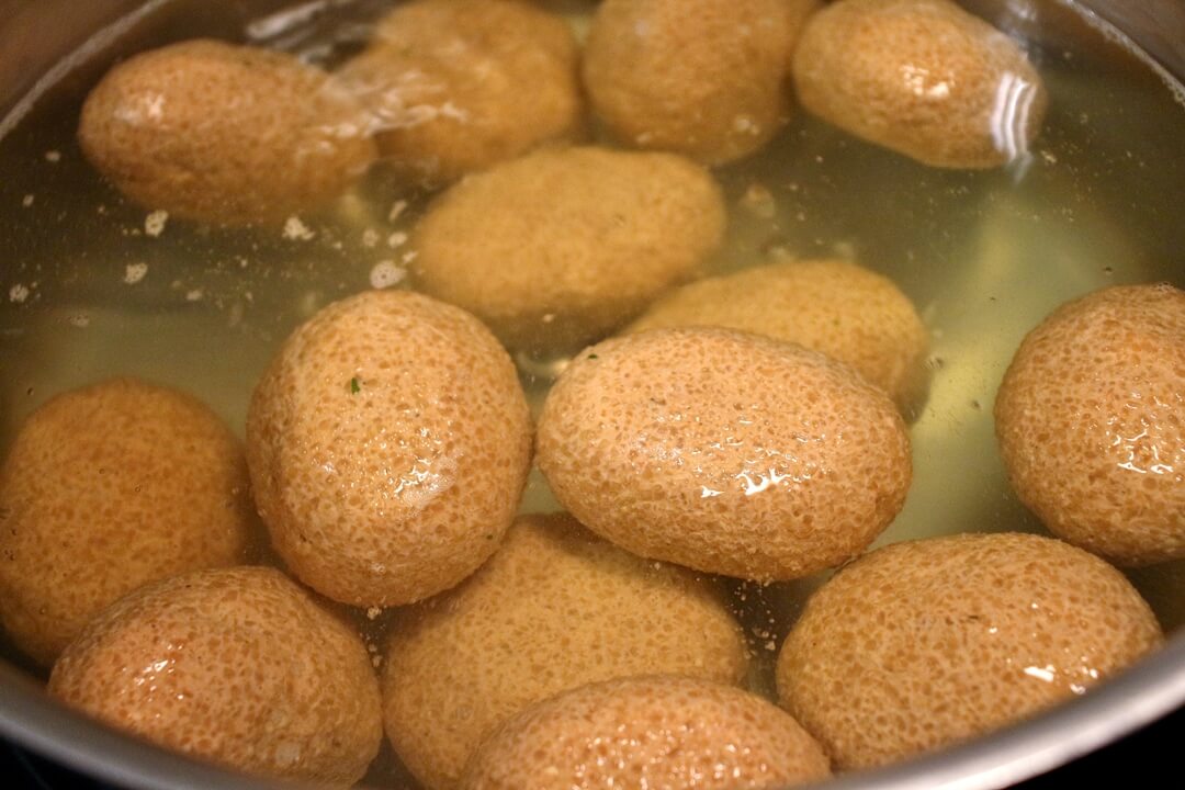 Ishli koftes boiling in seasoned water