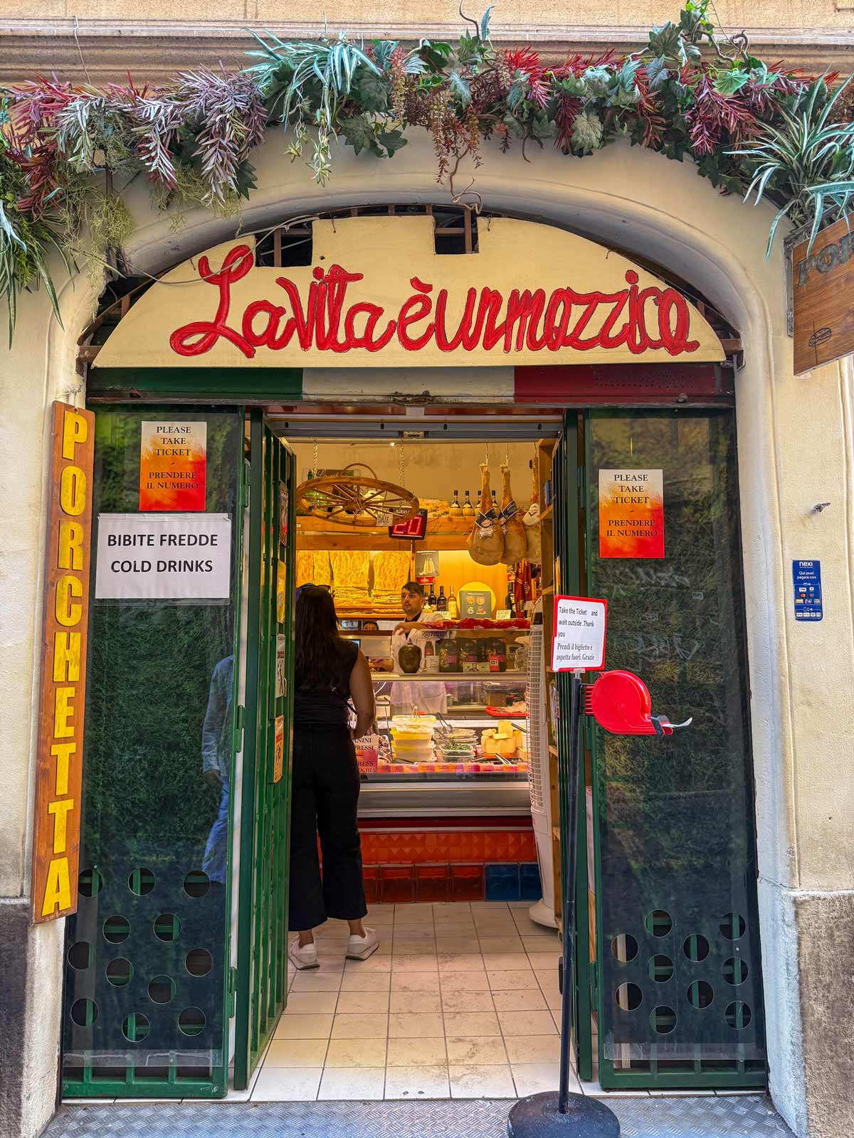 Exterior of La Vita e un Mozzico in Rome.