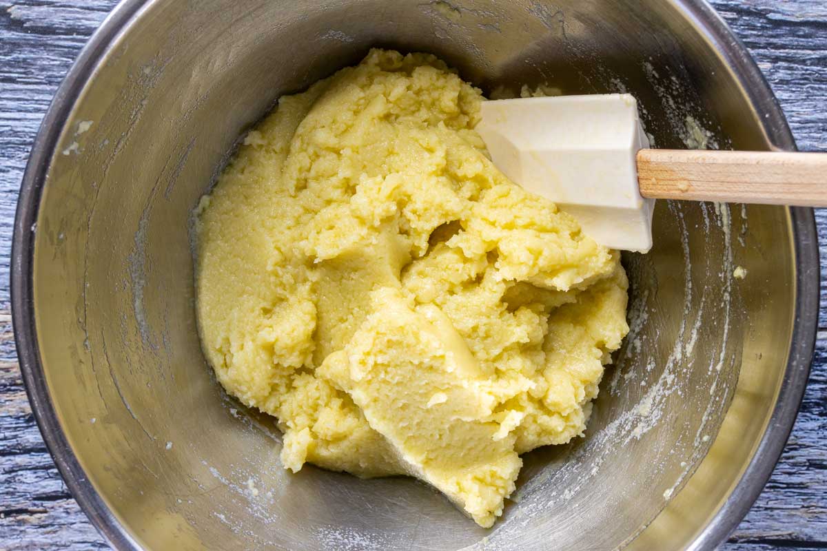 A bowl of skordalia after adding the remainder of the extra-virgin olive oil to mashed potatoes.